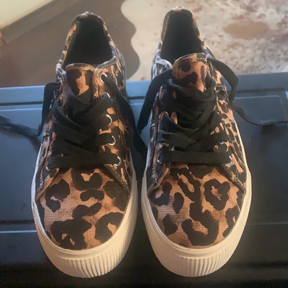 Steve Madden Cheetah Print Platform Sneakers 6.5